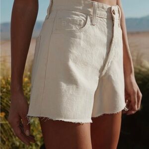 AG Adriano Goldschmied Cream Shorts. Size 24.
